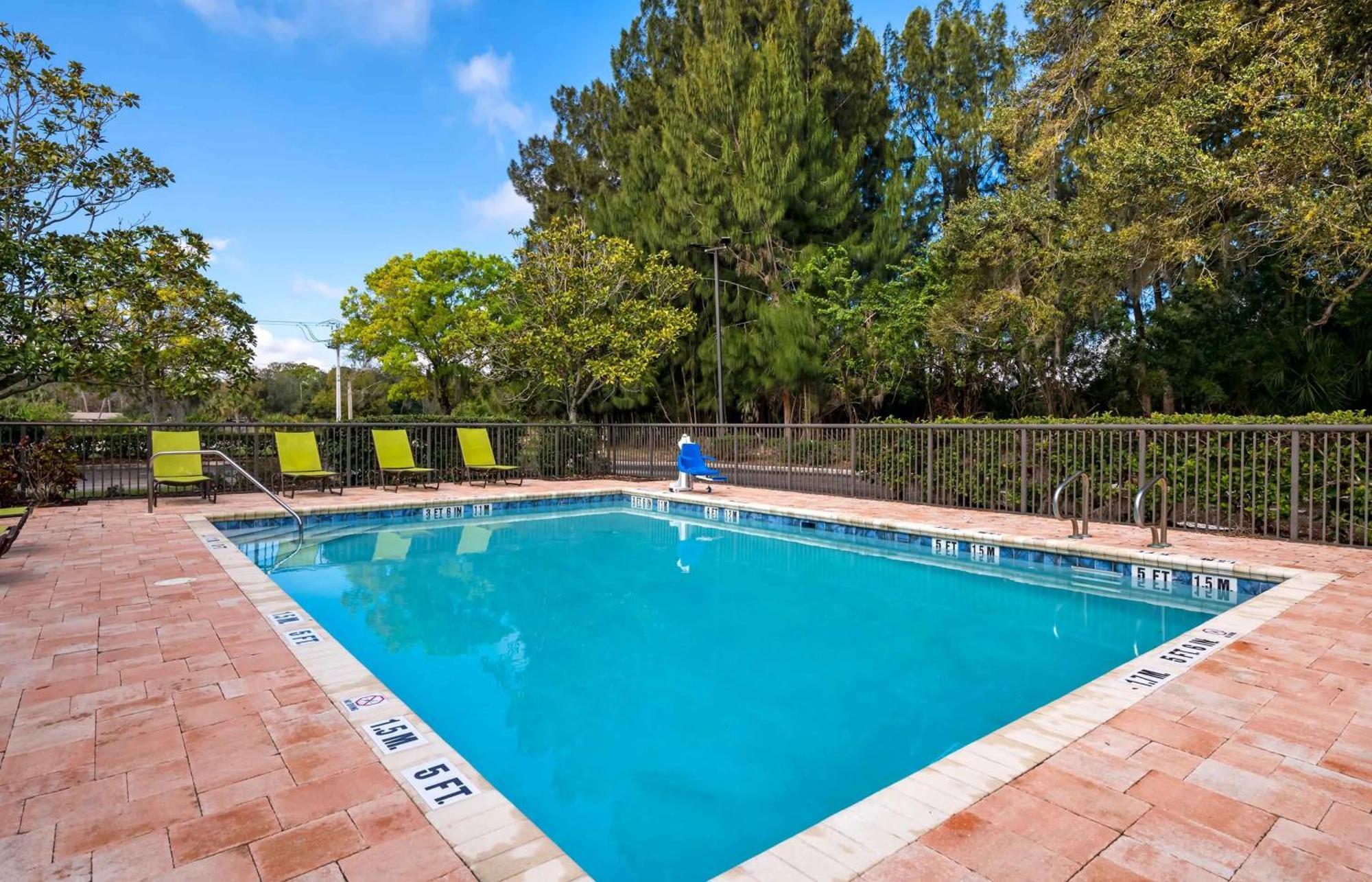 Candlewood Suites Jacksonville Southpoint Exterior photo